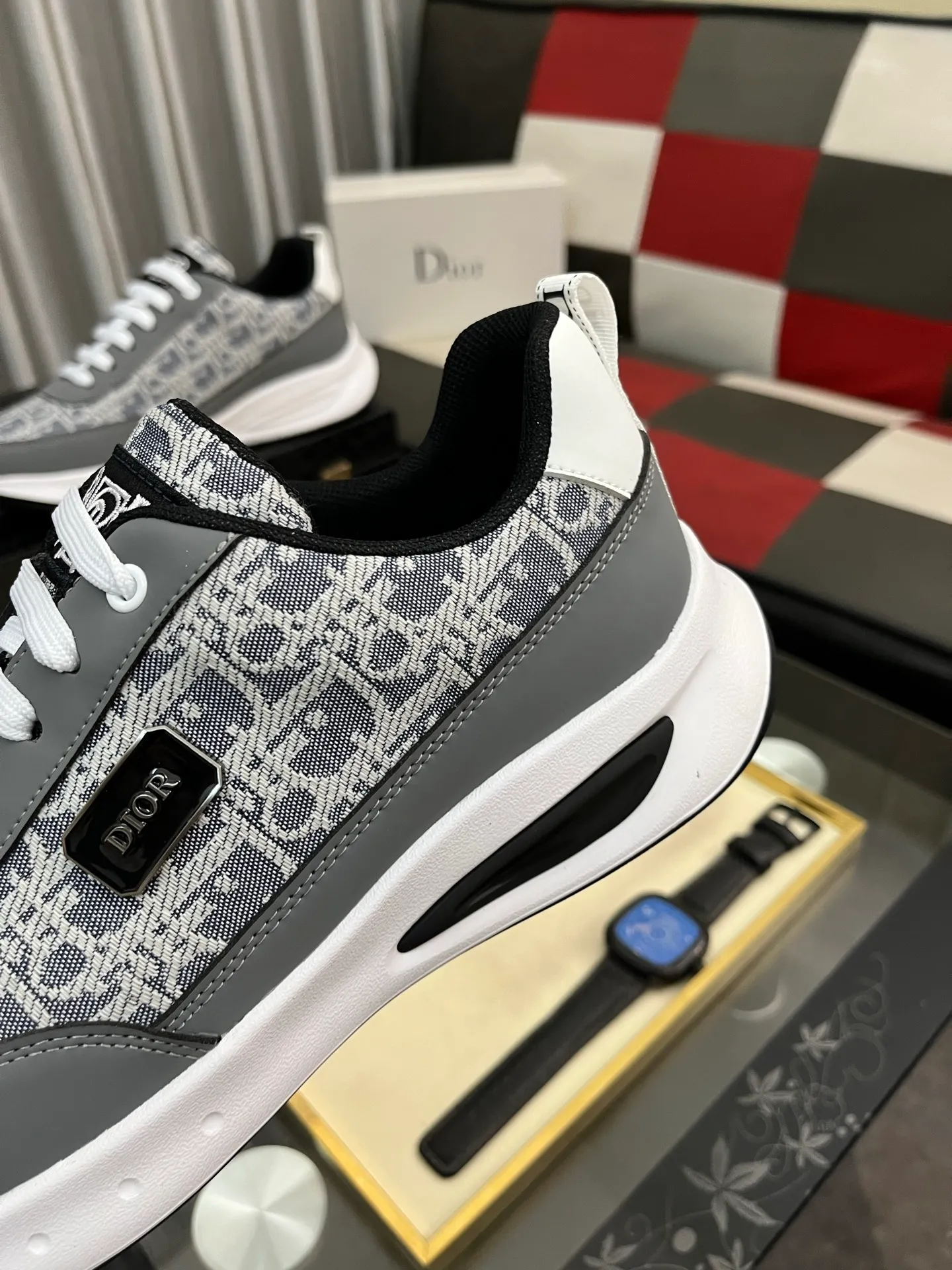 Men's men's shoes💰440⌚️⌚️Dior original quality.~ Unique modern style sneakers. 🏃A must-have casual shoe for trendy men😍😍 Original brand imported from Italy, imported original leather, sheep lining (refuses to discolor and grind feet) Sole: Original sole provided by the original factory, French lazy style design ⚠️Fit to the feet, original quality, super comfortable original sole. Just like shooting the real thing 🎬The real thing is better, code number: 38-443️⃣colors available